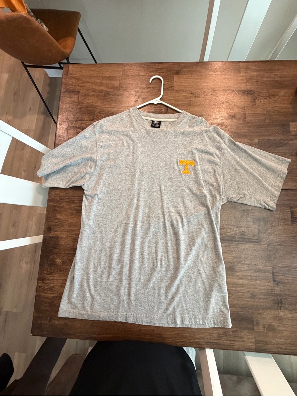 STARTER Gray Short-Sleeve Tee with Yellow 'T' Logo Vintage / Retro